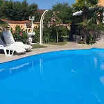 Holiday home Paradise-garden-zamardi *