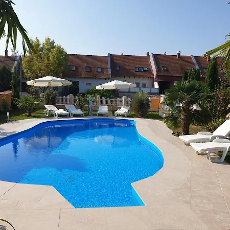 Semesterbostad Paradise-garden-zamardi Zamárdi