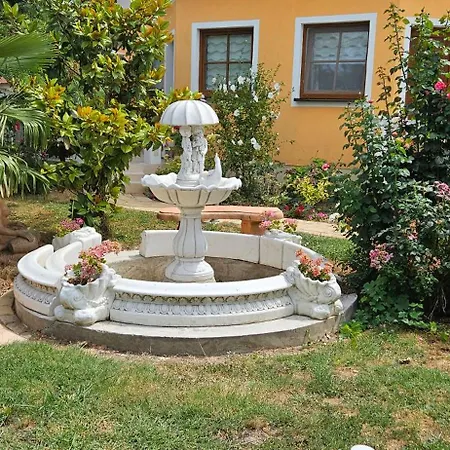 Paradise-garden-zamardi Holiday home