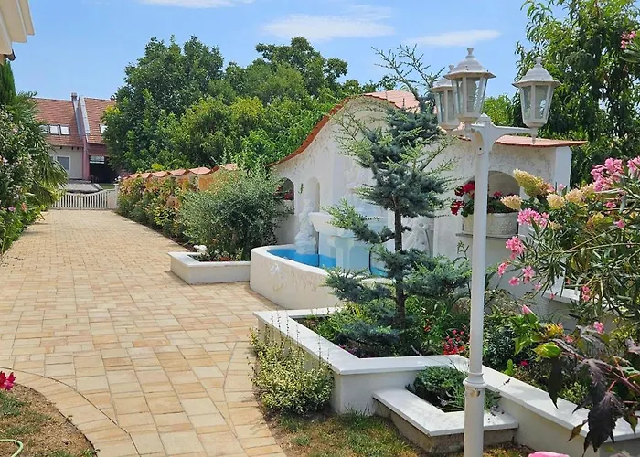 Paradise-garden-zamardi Ferienhaus